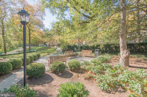 4200 Cathedral Ave, Washington DC  20016-4933 exterior