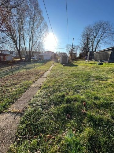 9046 Maple St, Pittsburgh PA  15239-1628 exterior