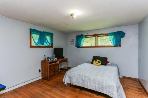 195 Mtn Rd, Torrington CT 06790-2708 exterior