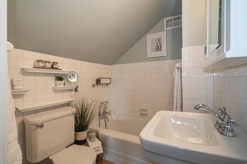 1137 Moorlands Dr, Saint Louis MO 63117-2151 exterior