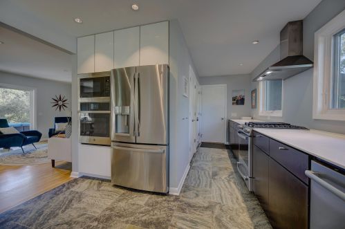 925 Bay Point Rd, Milwaukee WI  53217-1355 exterior