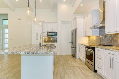 232 11 St, Naples FL 34117-2226 exterior