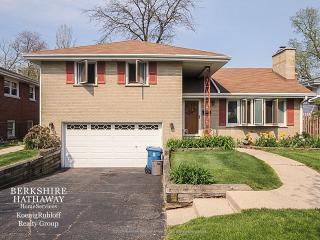 104 Linden Ave, Elmhurst IL  60126-5313 exterior