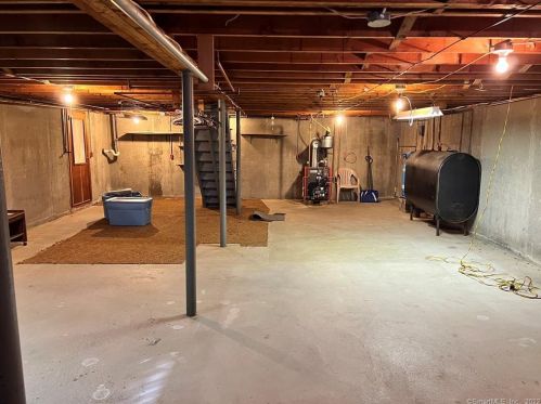 31 Gendreau Dr, Killingly CT 06241-2032 exterior