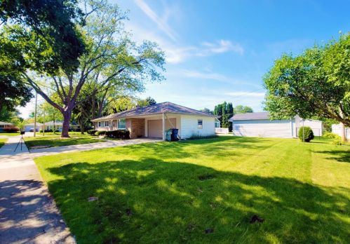 7824 Verona Ct, Milwaukee WI  53219-3860 exterior