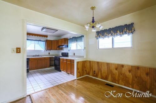 1322 Eastern Pl, Grand Rapids MI 49505-5223 exterior