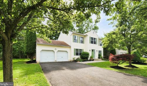 15 Blossom Dr, Trenton, NJ 08638-2003