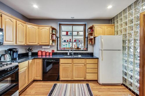 1704 Nordica Ave, Chicago IL 60707-4320 exterior