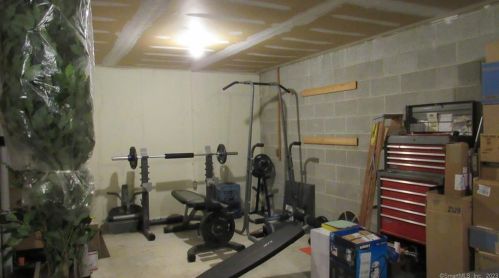 121 Queens Rd, Torrington CT 06790-2821 exterior