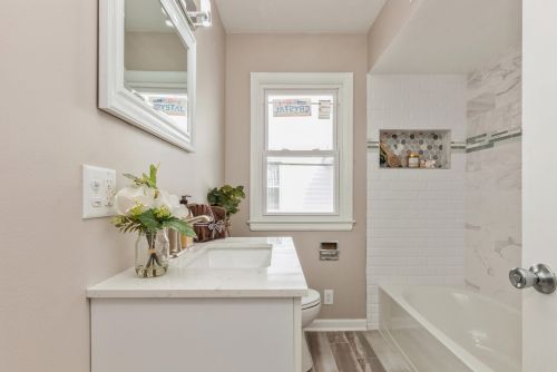 4894 62nd St, Milwaukee WI  53218-4113 exterior