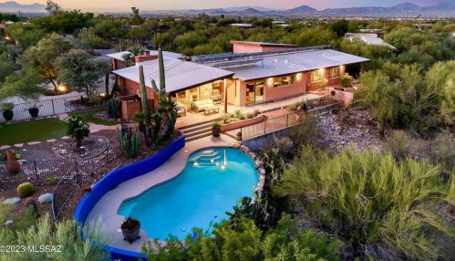 2106 Camino El Ganado, Tucson AZ  85718-4108 exterior