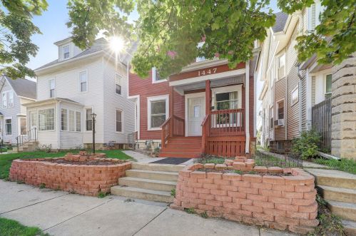 1447 71st St, Milwaukee, WI 53214-4827