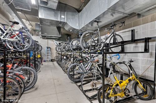 630 Franklin St, Chicago IL  60654-8327 exterior