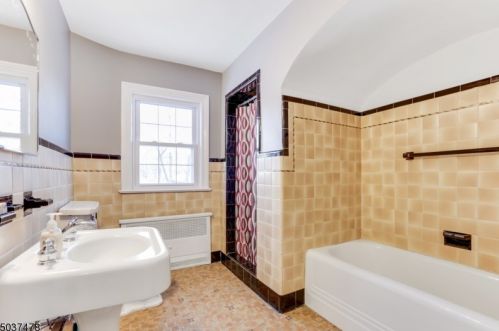 45 Midland Blvd, Maplewood NJ 07040-1724 exterior