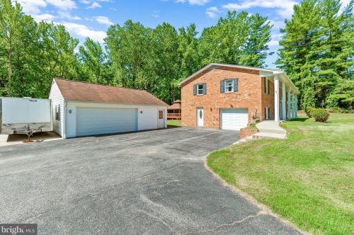 1070 Carson Dr, Huntingtown MD 20639-9507 exterior