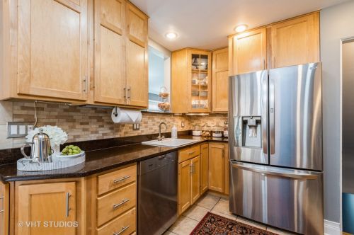 6283 Cicero Ave, Chicago IL 60646-4917 exterior