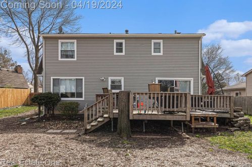 823 Randall Dr, Troy MI  48085-4849 exterior