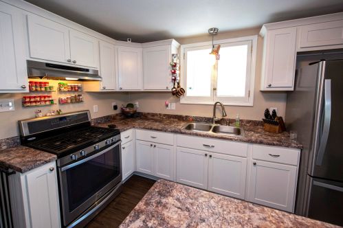 3656 Kansas Ave, Milwaukee, WI 53235-3677