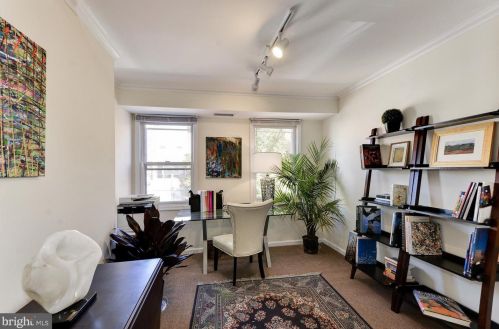 2015 Q St, Washington DC 20002-2373 exterior