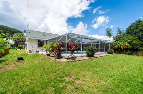 2251 Mcmaster St, Fort Pierce FL  34952-6845 exterior