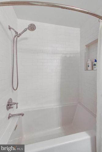 5708 Chapman Mill Dr, Rockville MD 20852-5541 exterior