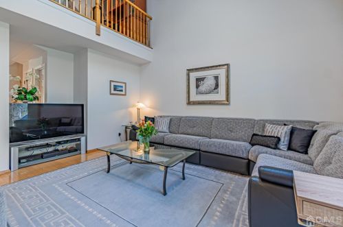 133 Coppertree Ct, Edison NJ 08820-4055 exterior