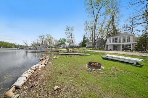 10848 Boniface Point Dr, Plainwell, MI 49080-9269