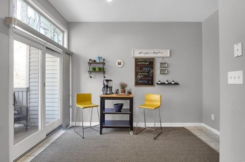 24 Taylor Pl Dr, Saint Louis MO 63108-1986 exterior