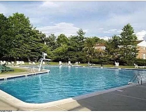 192 Evergreen Rd, Edison NJ  08837-2450 exterior