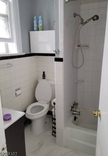 106 Rollinson St, Town Center NJ 07052-4601 exterior