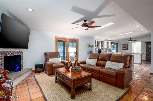 6101 Camino De Santa Valera, Tucson AZ  85718-3722 exterior