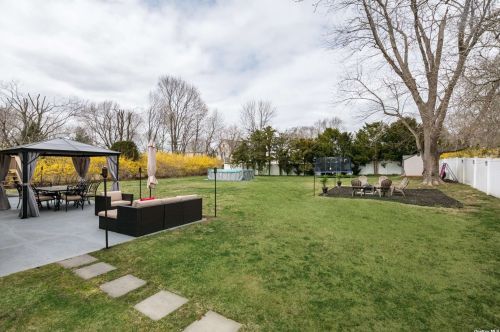 15 Grossman St, Huntington Station NY 11747-2905 exterior