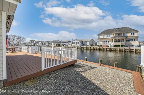 807 Bowline Dr, Lacey NJ 08731-3006 exterior