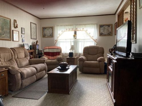 184 Bayberry Rd, Woonsocket RI 02895-2706 exterior