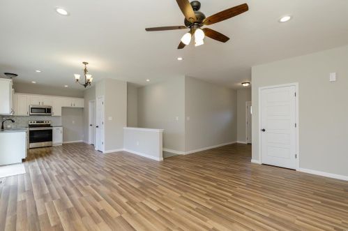 150 Village Circle Dr, Winfield MO 63389-2051 exterior