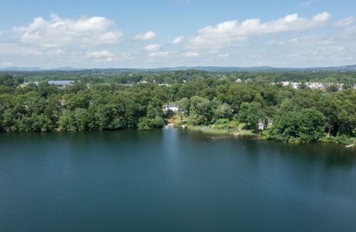 63 Glenmore St, Springfield MA 01129-1064 exterior