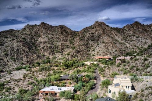 1825 Cinnabar Ave, Phoenix AZ  85020-1916 exterior