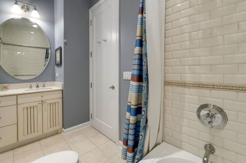 1048 Barry Ave, Chicago IL 60634-4610 exterior