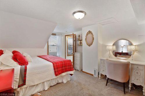 834 Algonquin Ave, Saint Paul MN 55119-3701 exterior