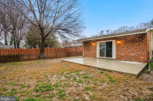 2811 Joseph Makell Ct, Alexandria VA 22306-2840 exterior