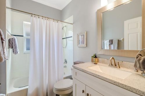 267 Glen Eagle Cir, Naples FL 34104-5715 exterior