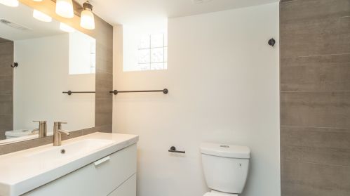 1953 Dickens Ave, Chicago IL  60614-3934 exterior