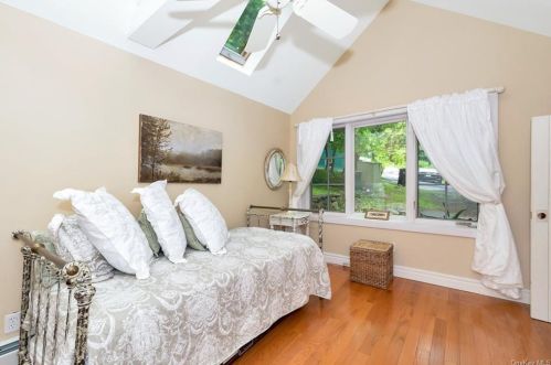 11 Louis Ave, Valley Cottage NY 10989-2327 exterior