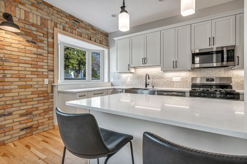 1411 Potter Ave, Milwaukee WI 53207-2115 exterior