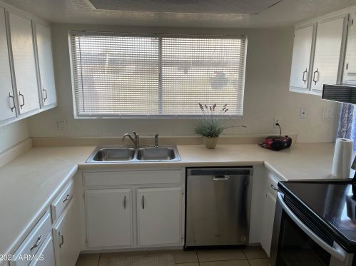 8224 33rd Ave, Phoenix AZ 85017-2303 exterior