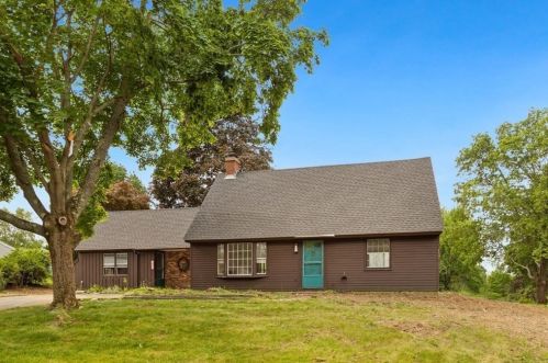 58 Burley St, Danvers, MA 01923-2558