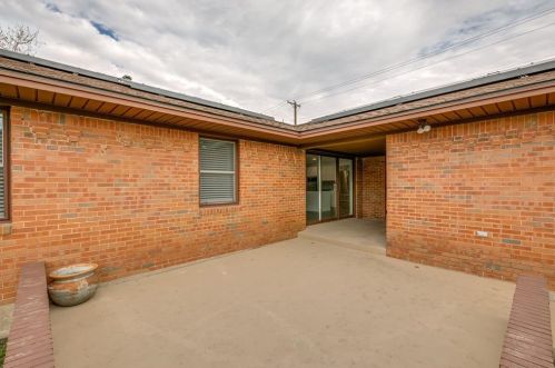 9930 Cloister Dr, Dallas TX 75228-3617 exterior