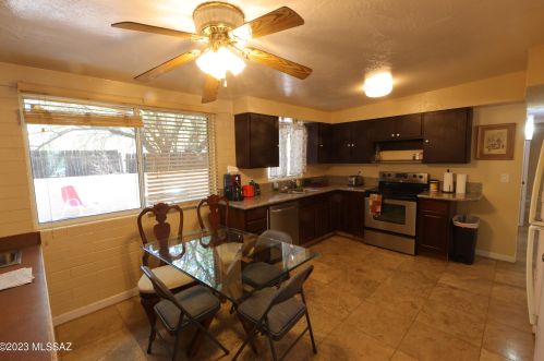 10700 Tanque Verde Rd, Tucson AZ 85749-9611 exterior