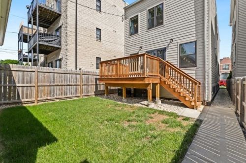 641 Bowen Ave, Chicago IL  60653-2824 exterior