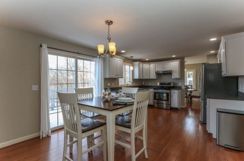 25 Gates Ave, Springfield MA 01118-2302 exterior